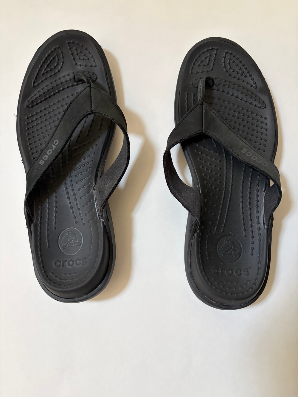 Crocs Women’s  Black Flip Flop Sandals size 8 good condition